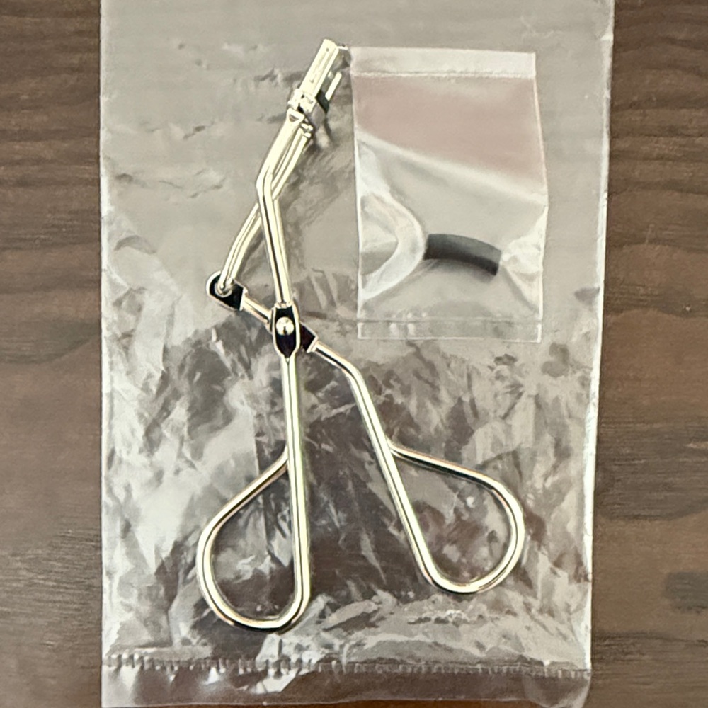 New Shu Uemura Eyelash Curler w/ Refill